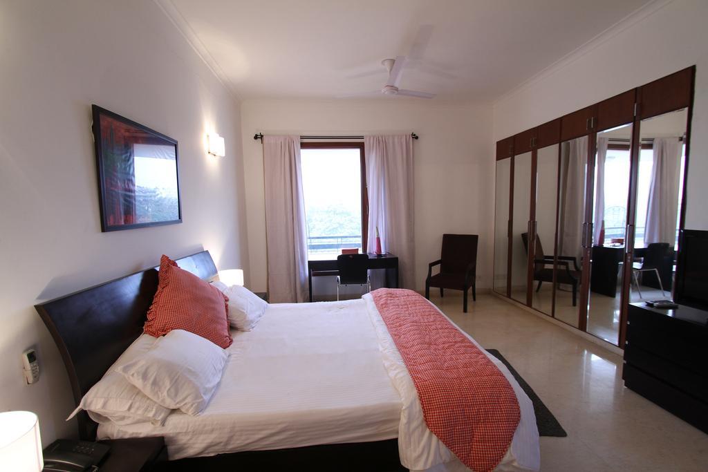 Luxury Suites And Hotels-Parkfront Гургаон Стая снимка