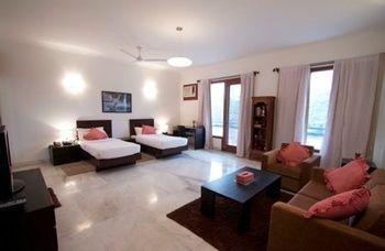 Luxury Suites And Hotels-Parkfront Гургаон Екстериор снимка